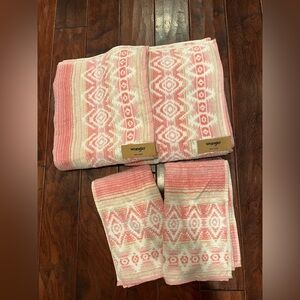 Wrangler Aztec Pink and Cream Bath and Hand Towels